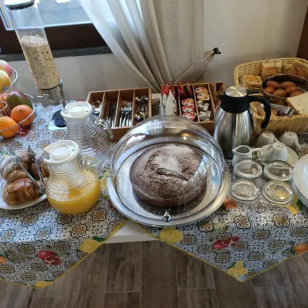 Salome' לינה וארוחת בוקר *